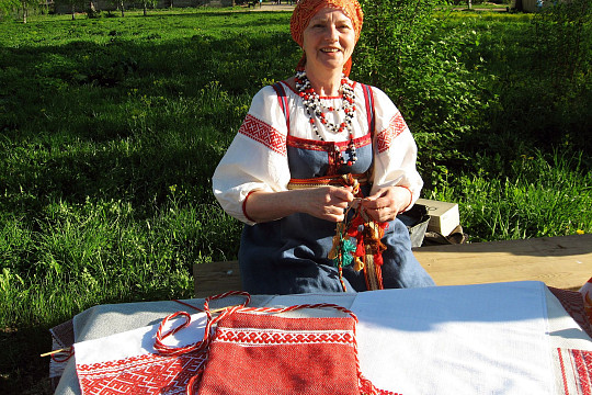 Ручное узорное ткачество представят Эльвира Мельникова и Наталья Лопатенко на выставке «Разноцветные нити судьбы»  